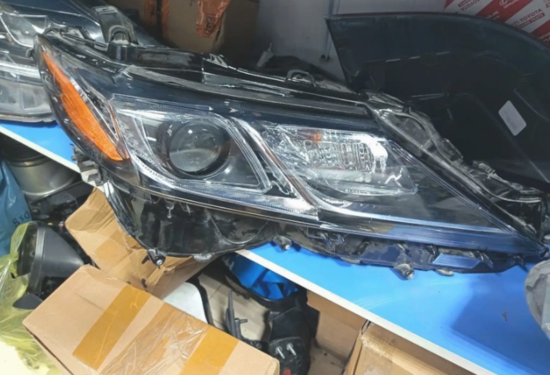 Передняя фара от camry 6
